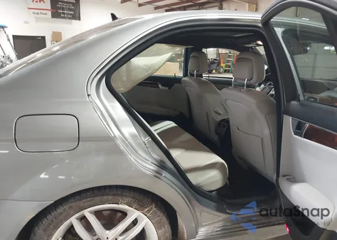 2012 Mercedes-Benz C 250 Sport из США, поврежденный, VIN WDDGF4HB9CR204523